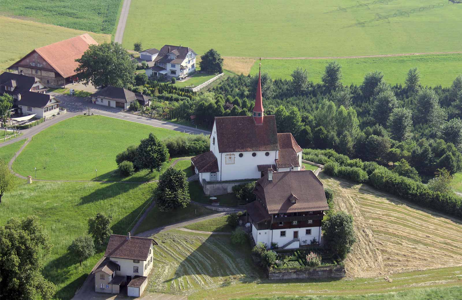Luftaufnahme Kapelle Gormund mit Sigristenhaus